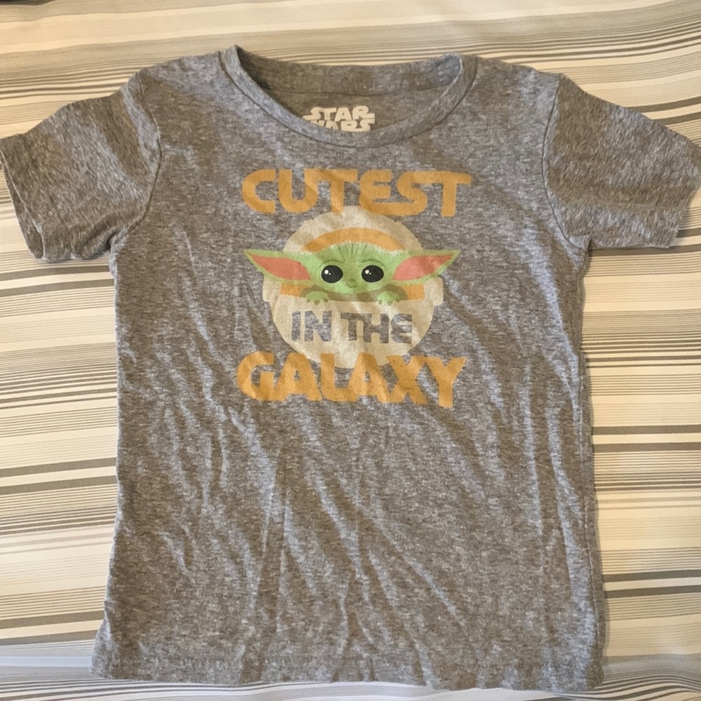 Kids 5T Star Wars baby Yoda tee